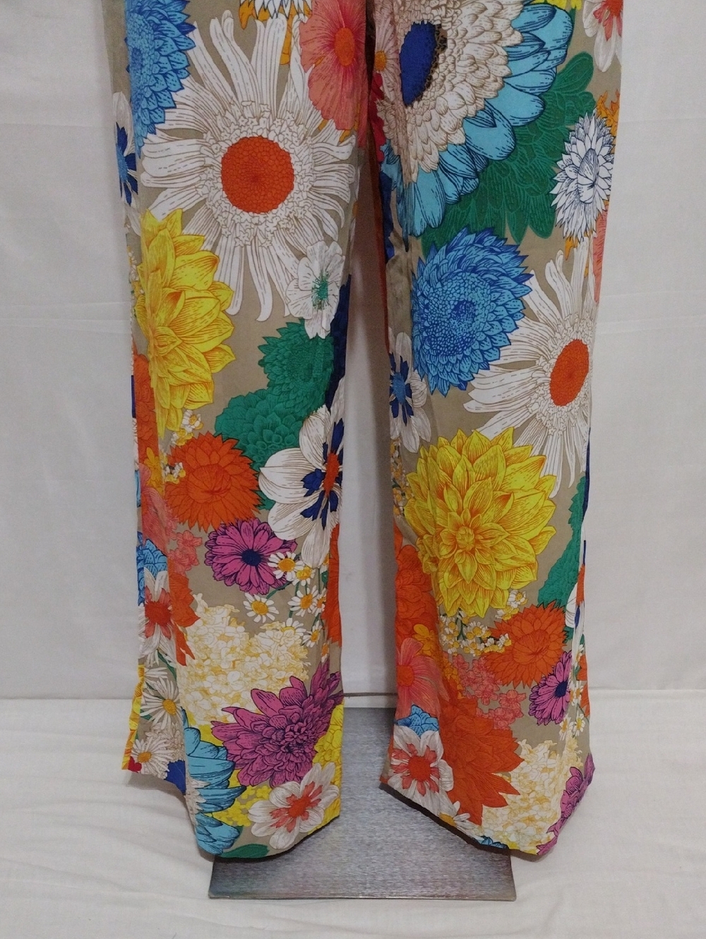 Wide Leg Floral Print Pants in Multicolor - Picture 11 of 15